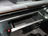 インストスライドボックス ティッシュボックスがまるまる一つ入るボックスです運転席からも開け閉め可能です