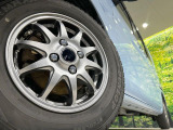 【13インチアルミホイール】外観にマッチしたアルミホイールを装着しております。各種アルミホイールや、スタッドレスタイヤも取扱いしております。是非ご相談ください♪