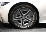 メルセデスの認定中古車「サーティファイドカー」では、万一お車が故障した場合も、ご購入後1年間もしくは2年間※は走行距離にかかわらずメルセデス・ベンツ正規サービスネットワークで無料修理いたします