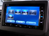 CD、DVD、Bluetooth、AM、FM、スマートフォン接続ができます。