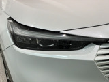 LEDヘッドライトは、点灯の瞬間から最大光量を発揮し、突然暗くなるトンネルなどでの安定感を高めます。