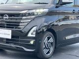 LEDヘッドライト&フォグランプ、ハロゲンランプと比べると白く自然に近い明るさで、ライトの照射角も調整できるため、視認性が高くなります。