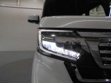 最新のLEDヘッドライトで、より明るく遠くまで照らします!