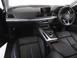 Audiのインテリアはエクステリア同様、優れたデザイン性とクオリティ、そして機能性を兼ね備えております。