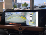 【パノラミックビューモニター】専用のカメラにより、上から見下ろしたような視点で360度クルマの周囲を確認することができます☆死角部分も確認しやすく、狭い場所での切り返しや駐車もスムーズに行えます。