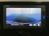 ギヤをR(バック)に入れるとナビの画面に後ろの映像が映るリアカメラ付です。後退時、コンディションが悪い視界でもカラーバックモニターがドライバーをサポートします。