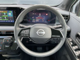 周囲が広く見わたせて運転しやすく室内も広々★