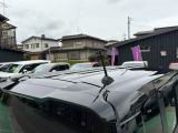 目立つキズ凹み等はありませんが、中古車という商品の特性ルーフには子キズや塗装しみがあります