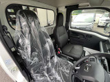 ビッグキャビンとリクライニングシートを採用し、乗用車感覚の快適さを実現するジャンボ。 仕事はもちろんのこと、買い物や家族とのお出かなど、普段使いでも活躍する軽トラックです。