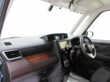 ダイハツのお店では、ダイハツ車を知り尽くしたプロフェッショナルが、専用の診断機器を使って各システムを点検しております。