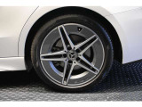 メルセデスの認定中古車「サーティファイドカー」では、万一お車が故障した場合も、ご購入後1年間もしくは2年間※は走行距離にかかわらずメルセデス・ベンツ正規サービスネットワークで無料修理いたします