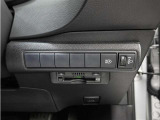 オートマチックハイビームとは、先行車や対向車のライトを認識し、ハイビームとロービームを自動で切り替える機能です。夜道の視界を確保します。詳細は販売店スタッフまでおたずねください。