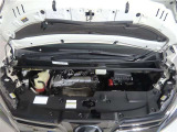 車にとって、とても大切な部分のエンジンルーム。綺麗に清掃済みで安心です。