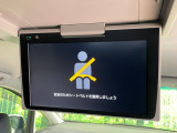 【フリップダウンモニター】大画面モニターで後席でもエンタメをお楽しみいただけます。小さなお子様にも大人気の装備です♪