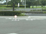 ヘッドアップディスプレイを装備。視線移動を抑え、運転中の情報確認をサポートします。