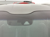先進の安全運転システム、「Honda SENSING」を装備。衝突軽減ブレーキをはじめ、誤発進抑制、路外逸脱抑制、前走車追従、斜線維持など様々な機能がドライバーの安全運転をサポートします。