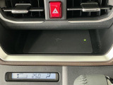 【ワイヤレス充電器(Qi)】スマホが普及した現代に役立つ、ケーブルレスで充電できる機能が搭載!ワイヤレス充電規格Qiに対応したスマートフォンなどを、充電エリアに置くだけで簡単に充電ができます♪