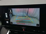 駐車が苦手な方でも安心のバックガイドモニター搭載。 後方の映像をクリアに表示し、ガイドラインで車庫入れや縦列駐車をしっかりサポート。毎日の運転がぐっとラクになります。