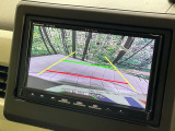 【バックカメラ】駐車時に後方がリアルタイム映像で確認できます。大型商業施設や立体駐車場での駐車時や、夜間のバック時に大活躍!運転スキルに関わらず、今や必須となった装備のひとつです!