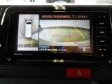 パノラミックビューモニター付き!クルマを真上から見ているかの様に、映像をモニターに表示。周囲の状況を把握しながら安心して駐車が可能です!