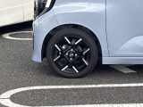 高級感引き立てるアルミ装着車。お洒落は足元からですね!