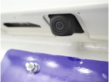 バックカメラが付いているので後方確認が非常にしやすいです。今や運転初心者も熟練者も必須装備!ついていて損はないですね♪