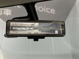 スマートルームミラーも付いてます☆後方ピラーや荷物、後席に同乗している方や曇りなど視界が遮られた場合でも後方カメラからの映像で安全確認をすることが出来て安心です☆