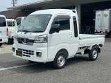 誰にも乗り降りしやすく、何よりも室内の広さが違う人気の軽商用トラック 『'26 ダイハツ ハイゼットトラック 660 ジャンボ エクストラ 3方開 4WD 登録済未使用車』 が入庫しました!
