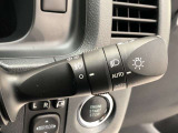 ライトスイッチです。「AUTO」にすると外の明るさに応じてスモールライト・ヘッドライトが自動でON・OFFします。夕暮れ時や屋内駐車場、トンネルなどに便利です。フォグランプもON・OFFできます。
