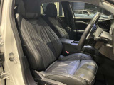 長時間の運転にも疲れにくいしっかりとしたシートになります。
