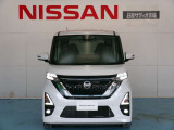 白色光で遠方まで明るく照らしだし、ナイトドライブでの安全運転をサポート