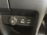 USB充電口を搭載しています!携帯電話の充電などに便利です!