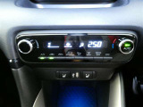 フロントオートエアコン装備ですので常にお好みの温度に調整ができ車内を快適な空間に保ってくれます。