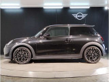 MINIのアロイ・ホイールは、MINIらしさの象徴である、ゴーカート・フィーリングを向上させるために技術の粋を集めて開発されています。