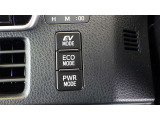 『EVモード』はモーターのみで走行しガソリンを消費しないハイブリッド車ならではの環境にも優しい走行です