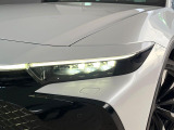 【LEDヘッドライト】悪天候や夜間走行時も良好な視界を確保し安心して運転できる高輝度LEDヘッドライトを装備!点灯速度が早く、消費電力も抑えられています。