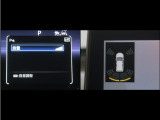 コーナーセンサーを装備。障害物までの距離に応じて警告音を変えてお知らせ。縦列駐車時や駐車場・車庫等での取り回しをサポートします。詳細は販売店スタッフまでお尋ね下さい。