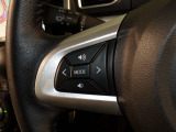 【ステアリングリモコン】ステアリングにオーディオ調節可能なスイッチが装備されていますので運転中でも視線をそらさずにオーディオの調節が可能です!