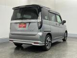 右斜め後ろからのフォルム!ボックス型で車体全体を把握しやすく運転しやすそうですね♪
