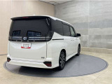 「中古車ハイブリッド保証」付き。ハイブリット機構を無償で保証します。保証期間は初度登録年月から10年目まで、または3年間の長い方。但し累計走行距離が20万km以内。