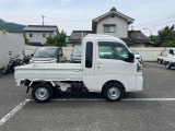 高い防錆性能に裏付けられた、サビ長期保証を全車に。 ボディ外板穴あきサビは荷台を含み5年、ボディ外板表面は荷台を含み3年保証します。