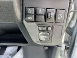運転しながら操作しやすいように各種ボタンが設置されています♪ストレスのない快適なドライブに必須です!