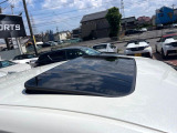 【ムーンルーフ】開放感たっぷりの希少装備、ムーンルーフが装着されています!車内に明かりを取り入れたり景色を楽しむ以外にも、車内の空気も簡単に換気できて快適です!