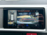 駐車時、後方の映像がモニターで確認できます。狭い場所での駐車もスムーズです。