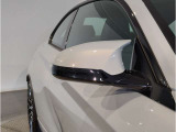 【BMWミラー】視認性の高いスタイリッシュなミラー。自動防眩機能も付いており夜間のドライビングをサポートします。