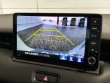 リバースギアに入れるだけで後方の表示へ切り替わります。夜間や雨の日の駐車も楽になりますよ。