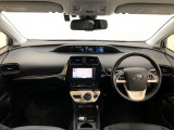 シンプルながら機能性あふれる運転席廻りです。視界性もよく、運転しやすいですよ。