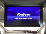 【後席用プルダウンモニター】後ろに乗車している人を飽きさせません♪ テレビやDVDビデオを見ながら楽しいドライブを♪使わない時は格納できますので、ジャマになる事もありません♪