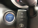 エンジンスタートスイッチです。キーが車内にあれば、エンジンの始動や停止はスイッチを押すだけ!キーを取り出す手間を省き、ワンプッシュで操作できるので簡単でスムーズです。
