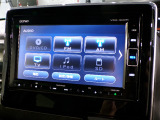 CD、DVD、Bluetooth、AM、FM、スマートフォン接続ができます。